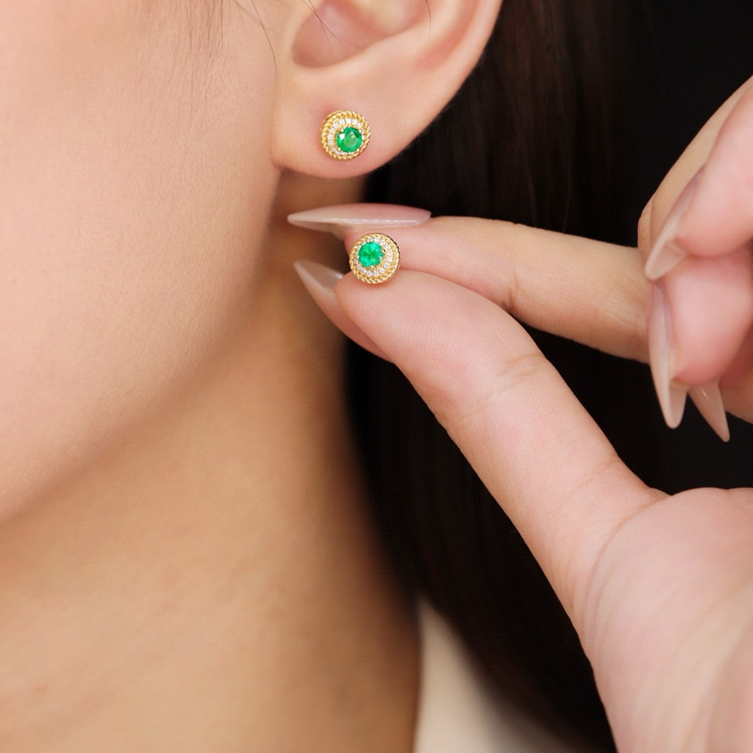 14k Gold 0.51 Ctw Vivid Green Natural Emerald & Diamond Earrings - 5