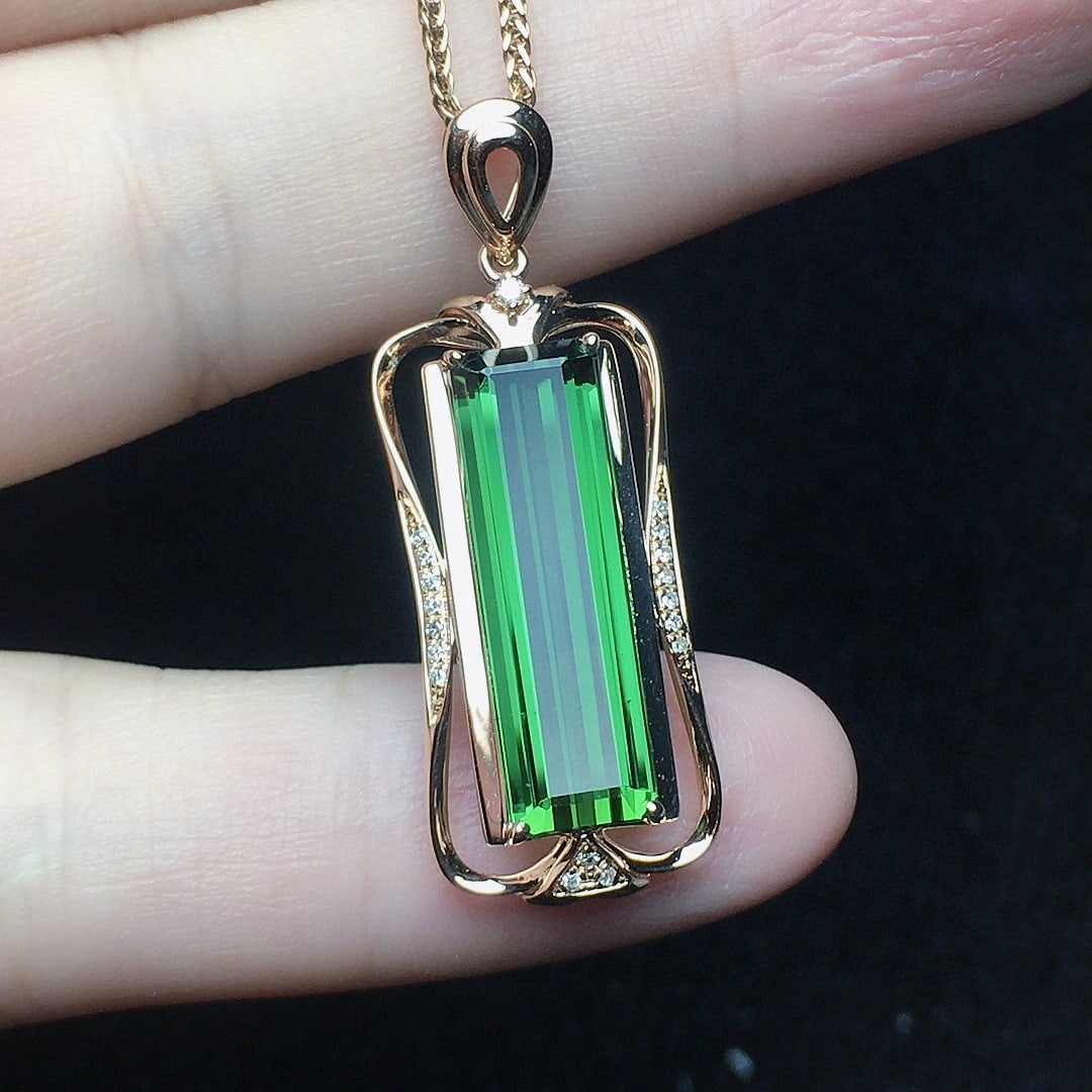 14k Gold 5.5 Ct Natural Tourmaline & Diamond Pendant( Without Chain ): Ref:231078352 // gold content:14k gold // main gemstone:tourmaline // shape:octagonal // carat weight:5. 5ct // color:green // treatment:natural // // adjacent gemstone 2 : diamond // shape:round //