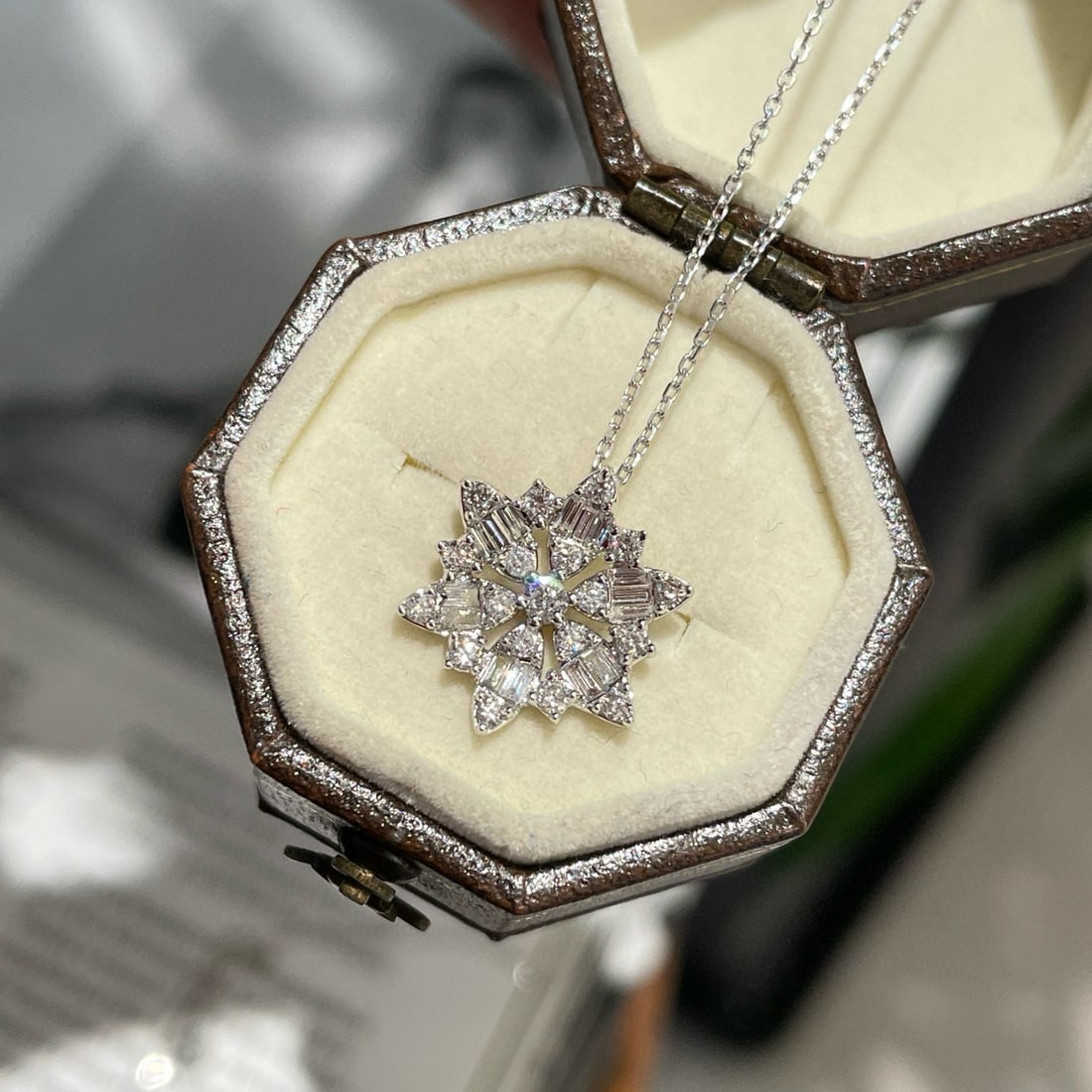 14k Gold 0.36 Ct Natural H Diamond Pendant( Without Chain ): Ref:231078359 // gold content:14k gold // main gemstone:diamond // shape:multiple // carat weight:0. 36ct // clarity grade:vs-si // color:h // treatment:natural // Condition: New Low Estimate: