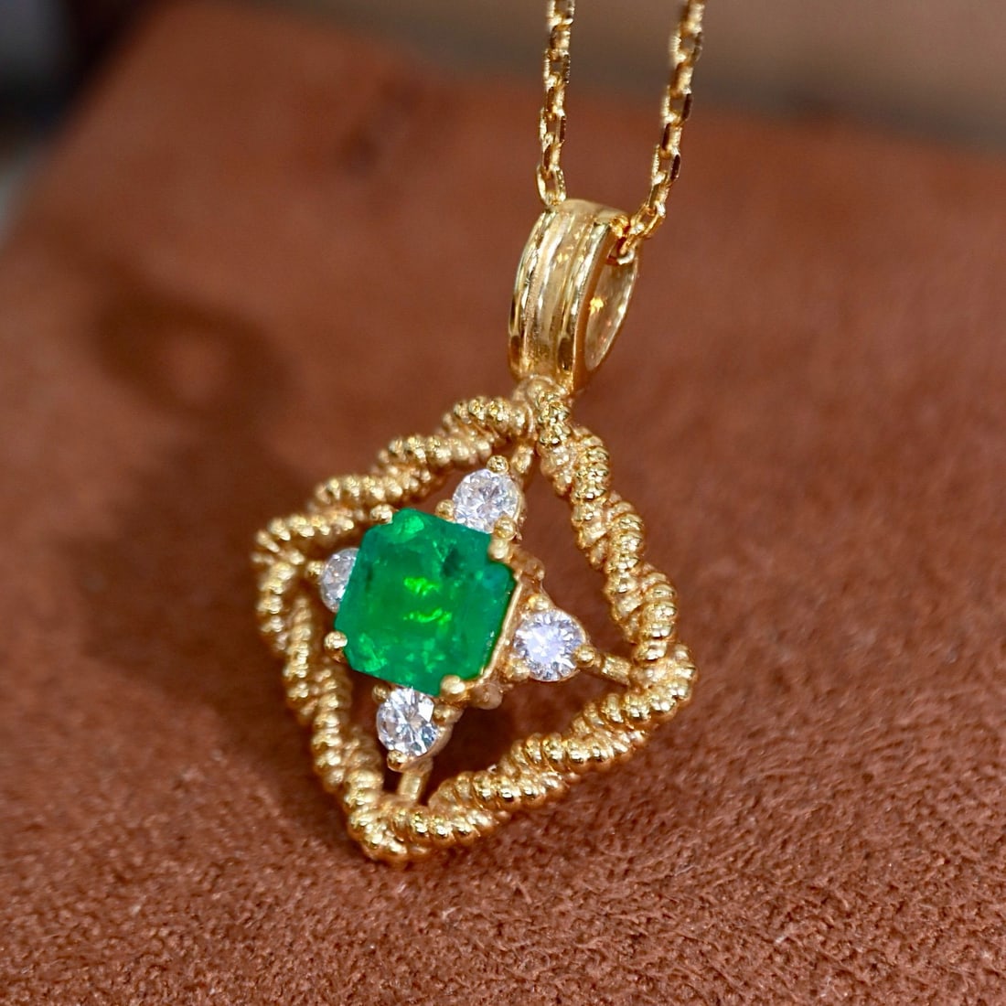 14k Gold 0.96 Ctw Vivid Green Natural Emerald & Diamond Pendant( Without Chain ) - 3
