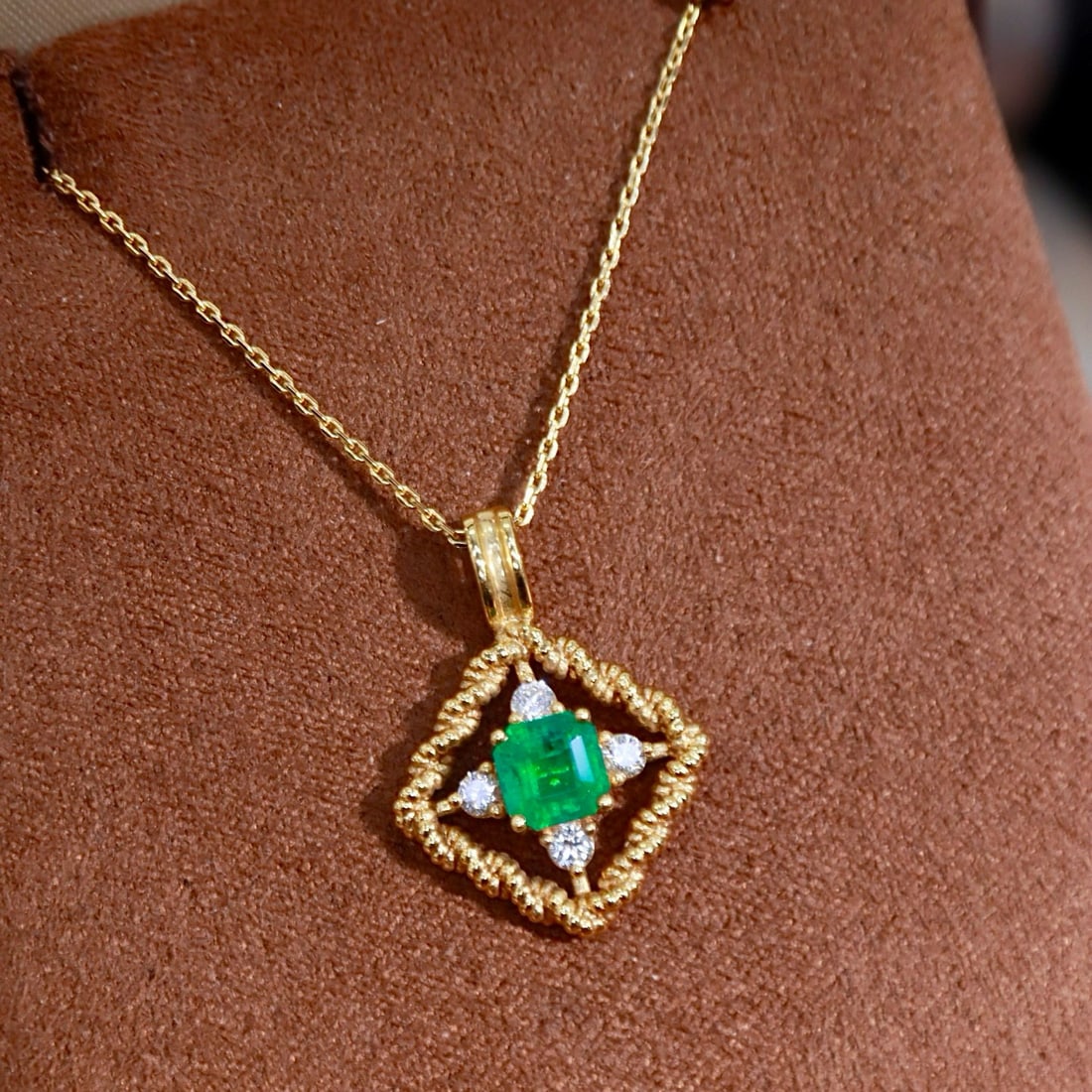 14k Gold 0.96 Ctw Vivid Green Natural Emerald & Diamond Pendant( Without Chain ) - 8