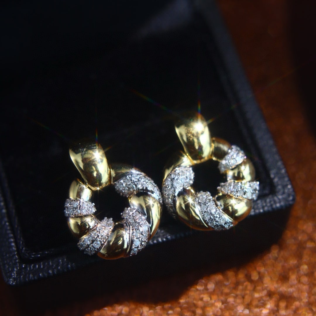 14k Gold 0.46 Ct Natural H Diamond Earrings: Ref:231078376 // gold content:14k gold // main gemstone:diamond // shape:round // carat weight:0. 46ct // clarity grade:vs-si // color:h // treatment:natural // cut grade:g // Condition: New Low Estim