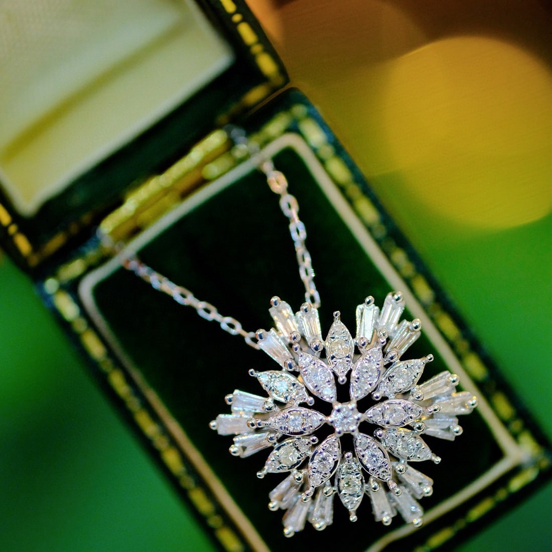 14k Gold 0.7 Ct Natural H Diamond Necklace: Ref:231078378 // gold content:14k gold // main gemstone:diamond // shape:multiple // carat weight:0. 7ct // clarity grade:vs-si // color:h // treatment:natural // Condition: New Low Estimate: 2600.00
