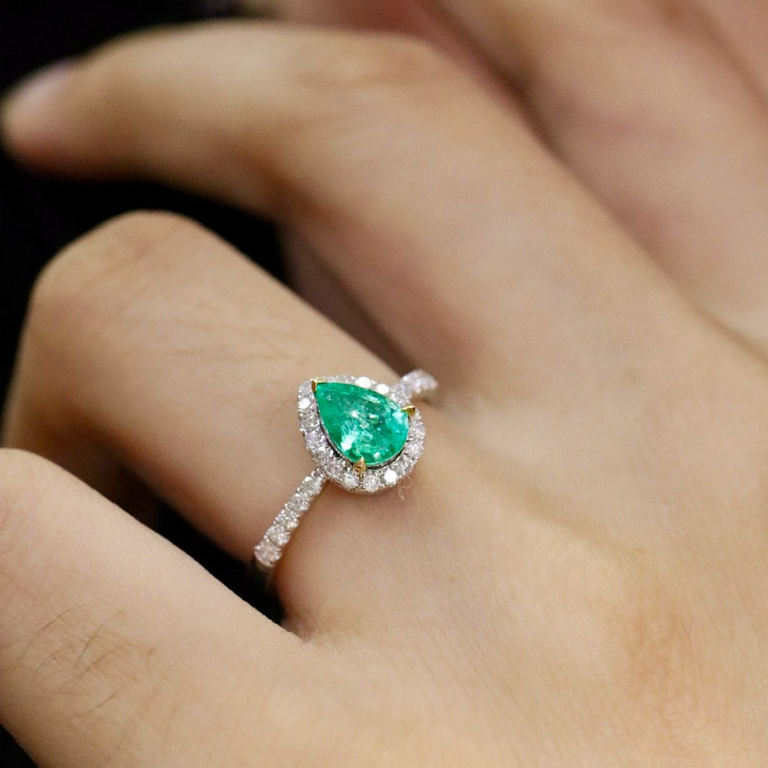 14k Gold 1.63 Ctw Natural Emerald & Diamond Ring - 4