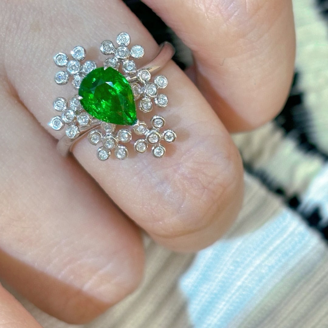 14k Gold 1.26 Ct Vivid Green Natural Tsavorite & Diamond Ring - 4