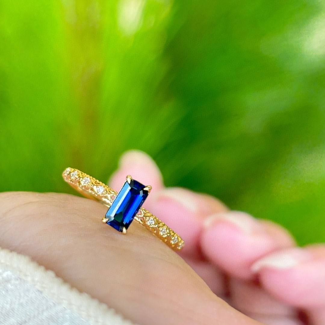 14k Gold 0.53 Ct Natural Sapphire & Diamond Ring: Ref:231078387 // gold content:14k gold // ring size:7. 25us // // main gemstone:sapphire // shape:octagonal // carat weight:0. 53ct // color:blue // treatment:natural // // adjacent gemstone 2 :