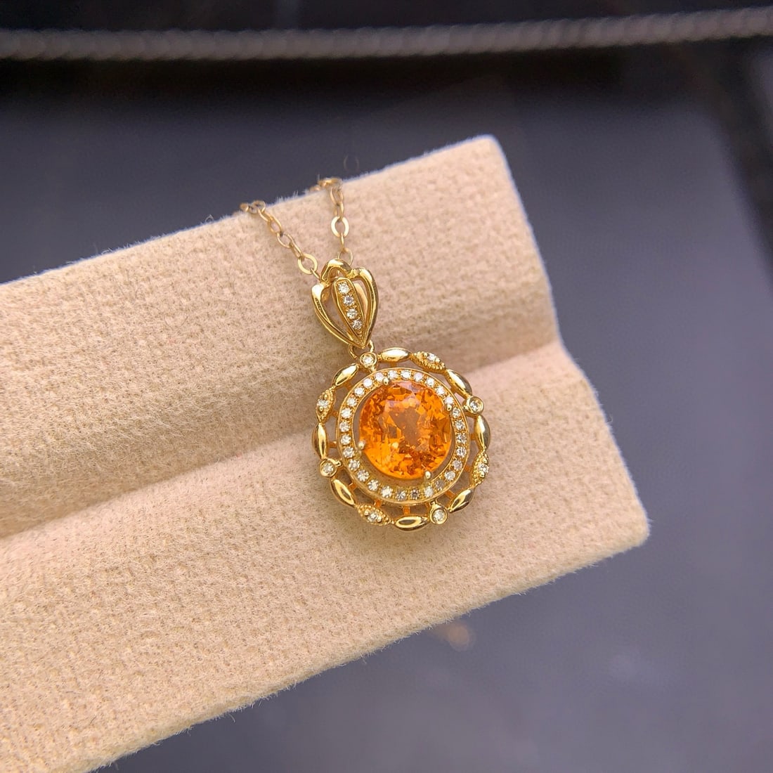 14k Gold 1.9 Ct Natural Spessartine & Diamond Pendant( Without Chain ): Ref:231078390 // gold content:14k gold // main gemstone:spessartine // shape:oval // carat weight:1. 9ct // color:orange // treatment:natural // // adjacent gemstone 2 : diamond // shape:round //