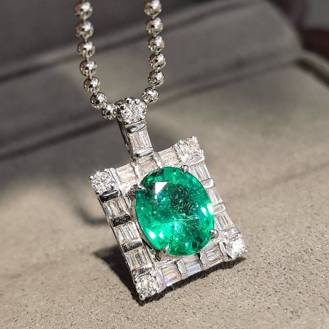 14k Gold 2.2 Ctw Vivid Green Natural Emerald & Diamond Pendant( Without Chain ): Ref:231078408 // gold content:14k gold // main gemstone:emerald // shape:oval // carat weight:1. 8ct // color:vivid green // treatment:natural // // adjacent gemstone 2 : diamond // shape:multiple // 