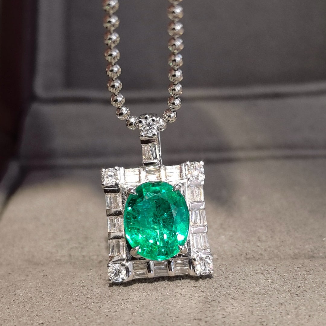 14k Gold 2.2 Ctw Vivid Green Natural Emerald & Diamond Pendant( Without Chain ) - 2