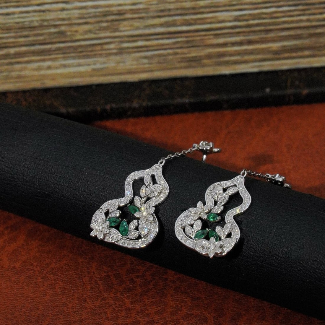 14k Gold 0.66 Ctw Natural Emerald & Diamond Earrings - 4