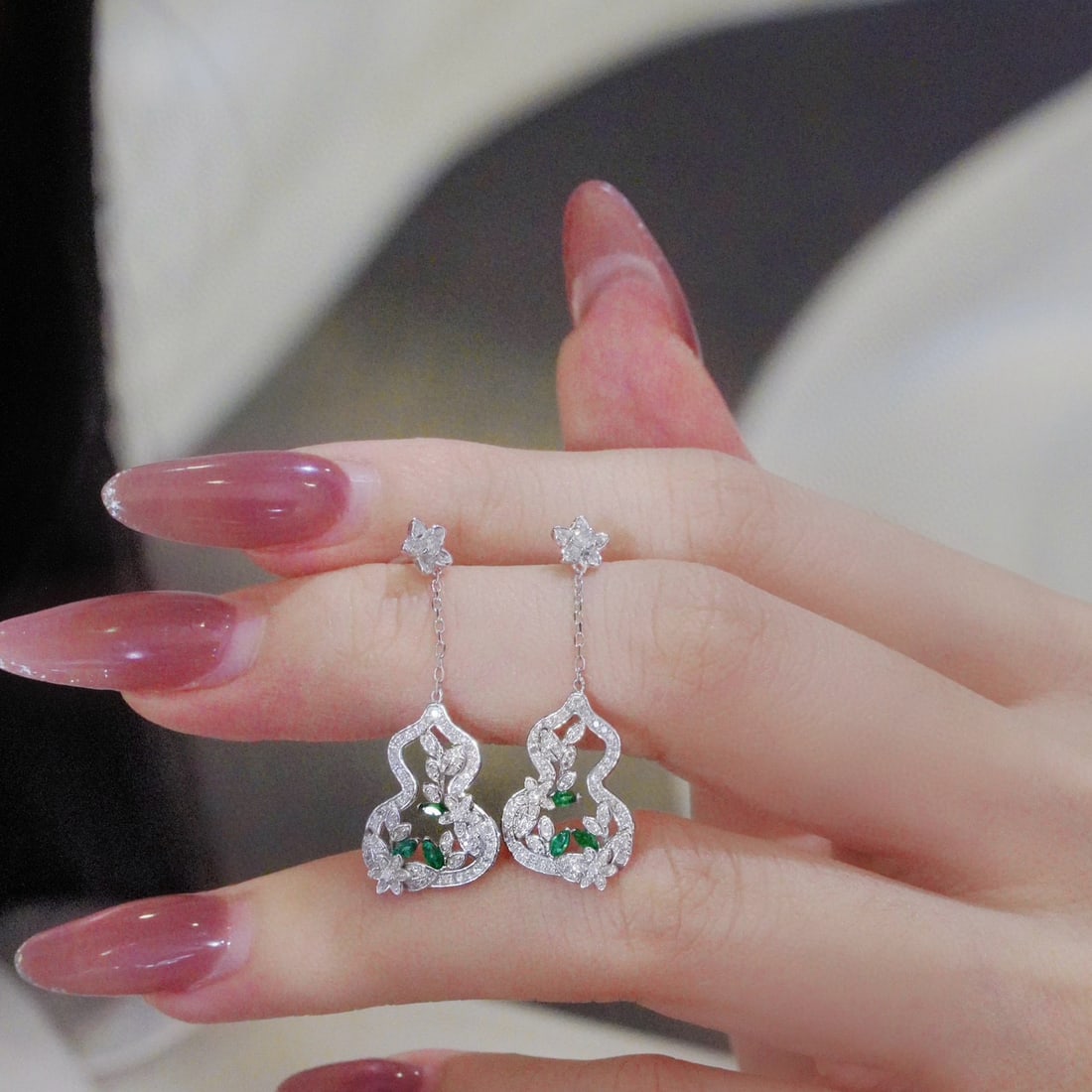 14k Gold 0.66 Ctw Natural Emerald & Diamond Earrings - 5