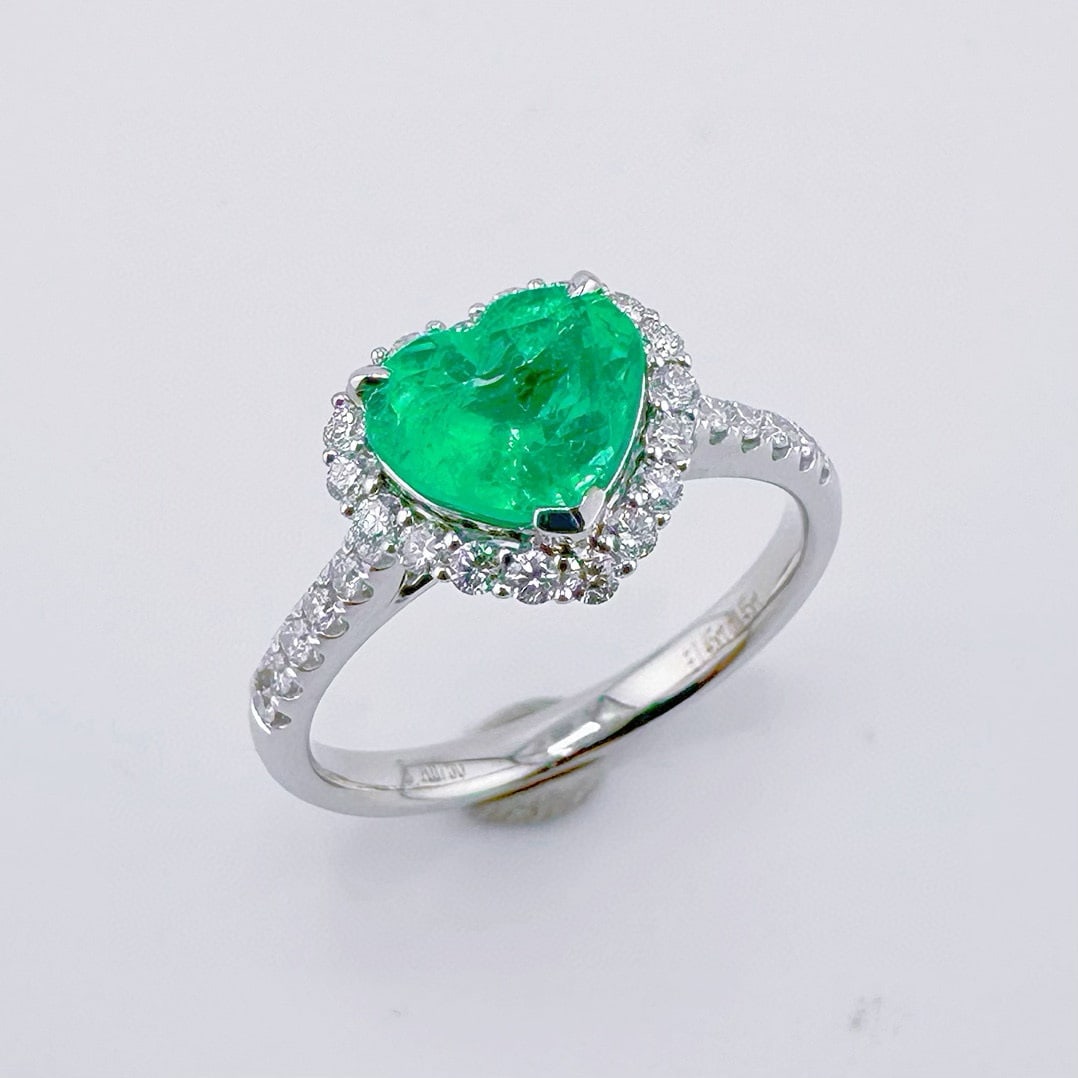 14k Gold 1.91 Ctw Natural Emerald & Diamond Ring: Ref:231078417 // gold content:14k gold // ring size:7. 25us // // main gemstone:emerald // shape:heart // carat weight:1. 46ct // color:green // treatment:natural // // adjacent gemstone 2 : diamond /