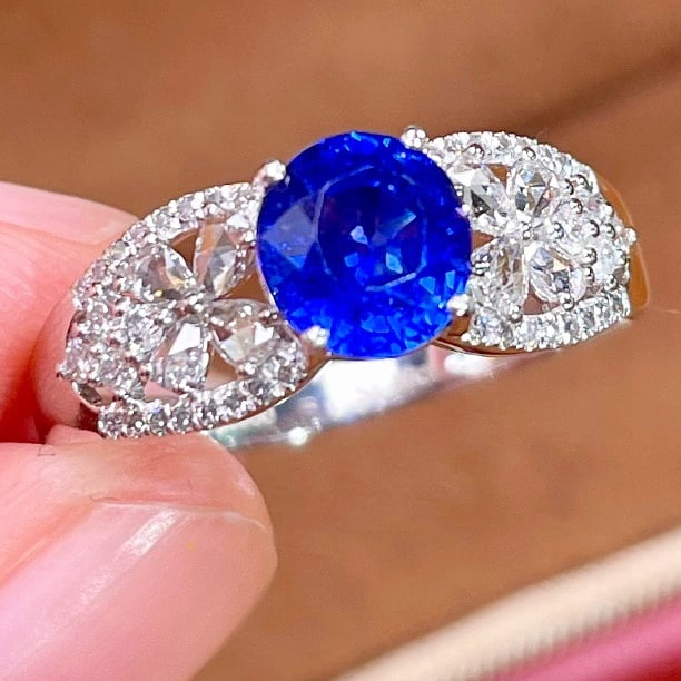 14k Gold 2.10 Ctw Natural Sapphire & Diamond Ring: Ref:231078425 // gold content:14k gold // ring size:7. 25us // // main gemstone:sapphire // shape:oval // carat weight:1. 6ct // color:blue // treatment:natural // // adjacent gemstone 2 : diamond //