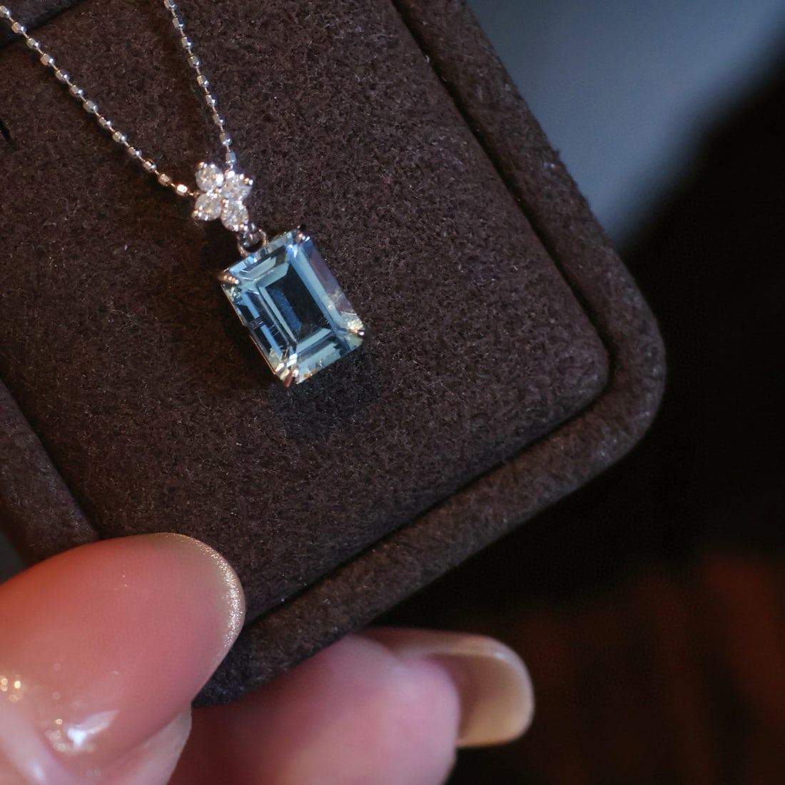14k Gold 1.5 Ct Natural Aquamarine & Diamond Pendant( Without Chain ): Ref:231078428 // gold content:14k gold // main gemstone:aquamarine // shape:octagonal // carat weight:1. 5ct // color:blue // treatment:natural // // adjacent gemstone 2 : diamond // shape:round //