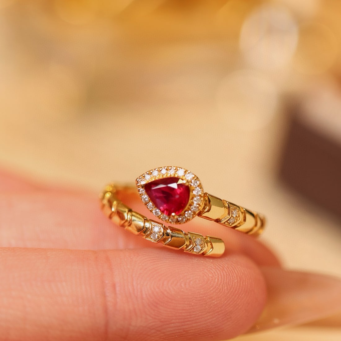 14k Gold 0.87 Ctw Natural Ruby & Diamond Ring - 4