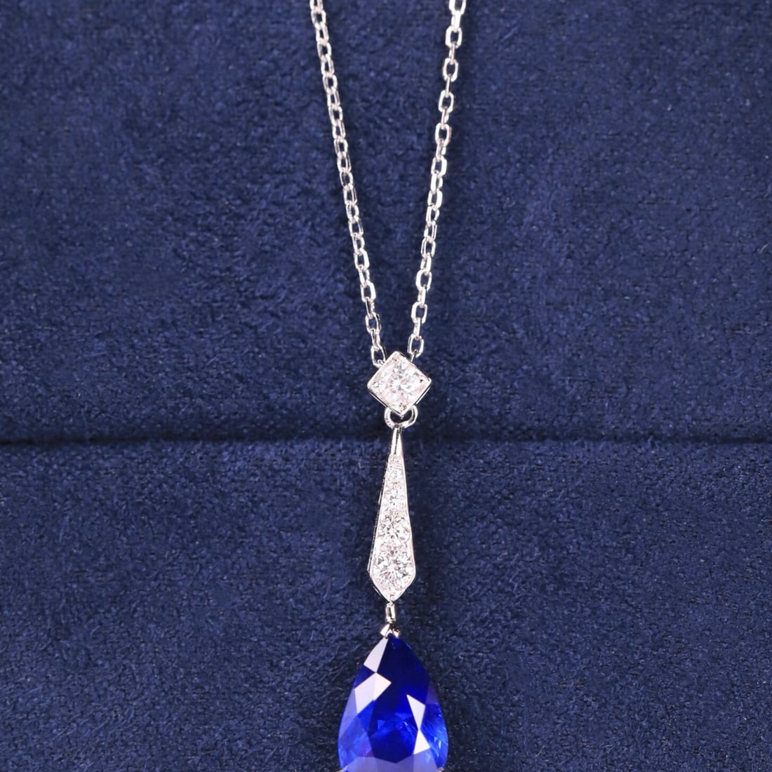 14k Gold 1.80 Ct Natural Sapphire & Diamond Necklace: Ref:231078446 // gold content:14k gold // main gemstone:sapphire // shape:pear // carat weight:1. 80ct // color:royal blue // treatment:natural // // adjacent gemstone 2 : diamond // shape:round // cl
