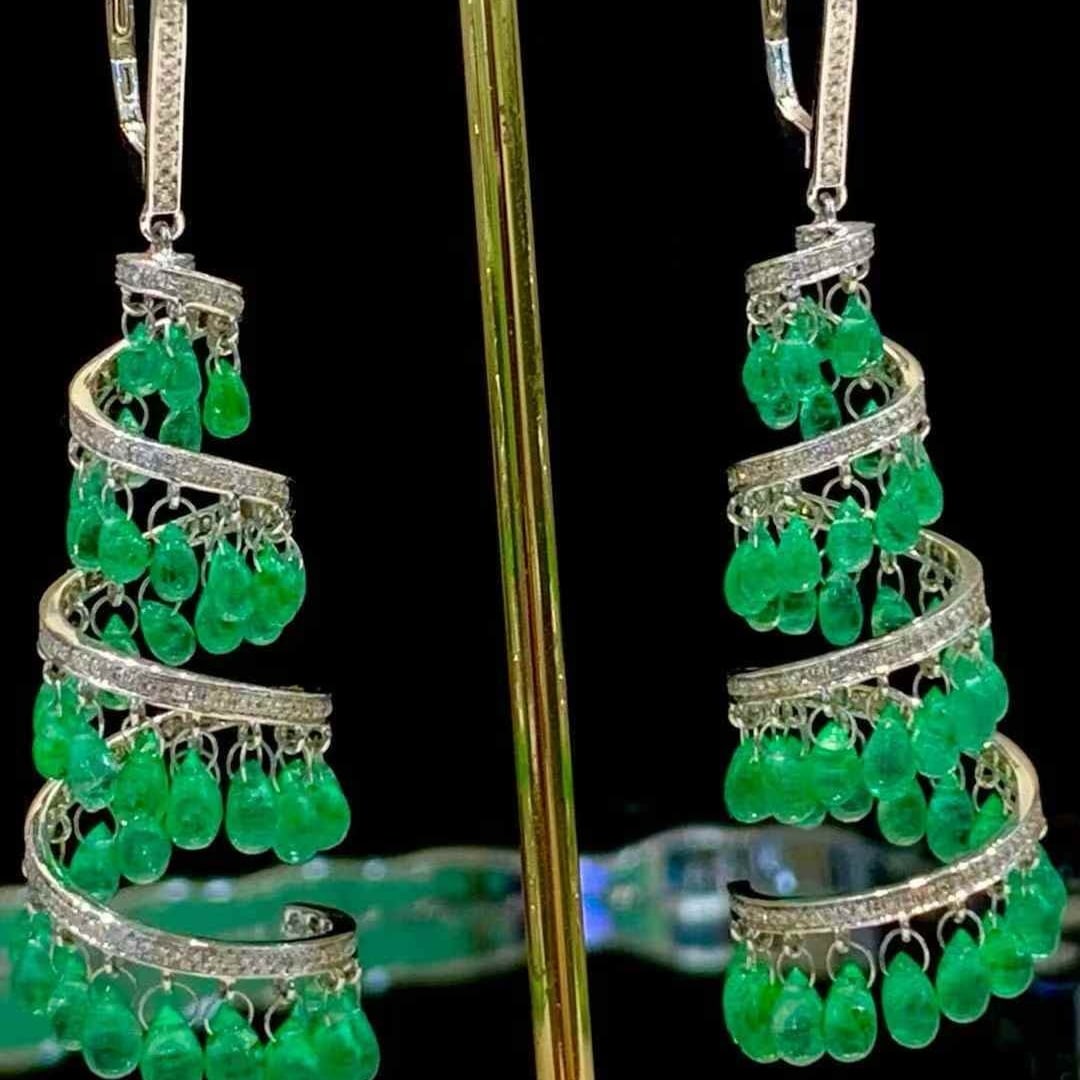 14k Gold 18.8 Ct Natural Emerald & Diamond Earrings - 3