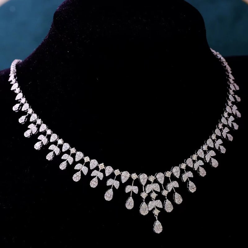 14k Gold 6.5 Ct Natural H Diamond Necklace: Ref:231079009 // gold content:14k gold // main gemstone:diamond // shape:multiple // carat weight:6. 5ct // clarity grade:vs-si // color:h // treatment:natural // Low Estimate: 21000 Condition: New