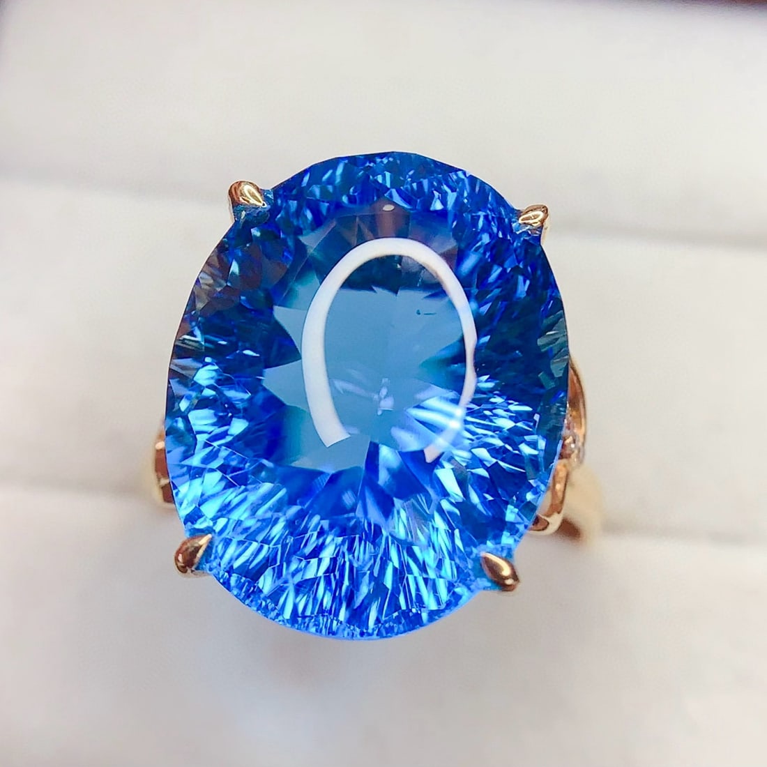 14k Gold 19 Ct Natural Topaz & Diamond Ring - 4