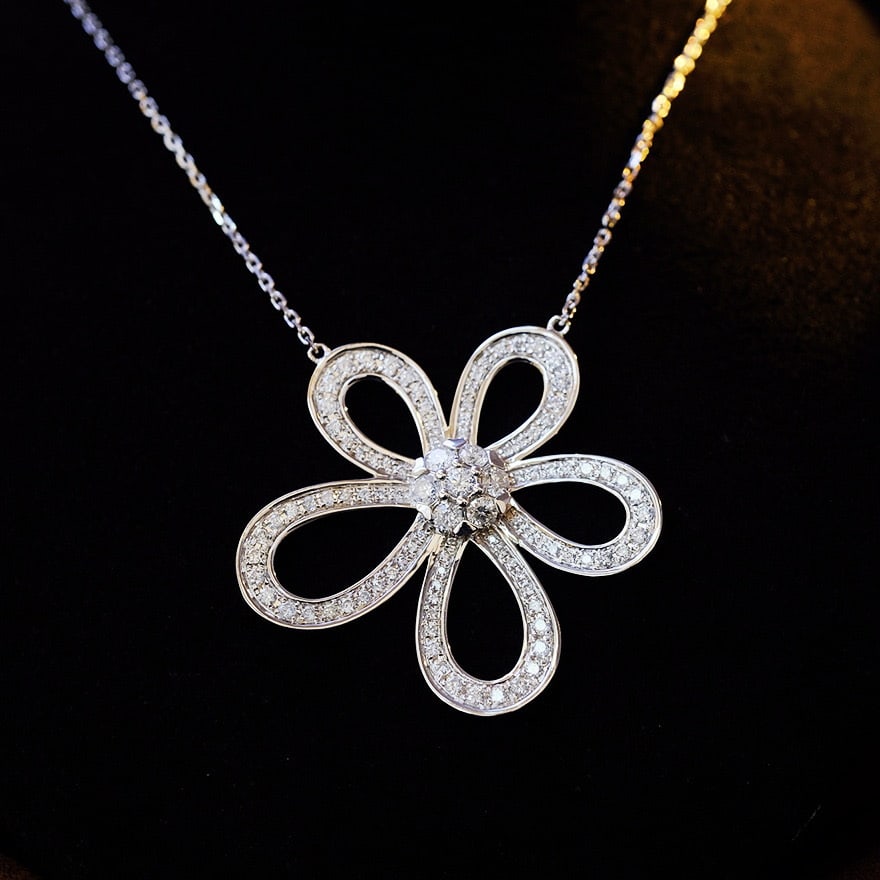 14k Gold 1.52 Ct Natural H Diamond Necklace: Ref:231079075 // gold content:14k gold // main gemstone:diamond // shape:round // carat weight:1. 52ct // clarity grade:vs-si // color:h // treatment:natural // cut grade:g // Low Estimate: 7000