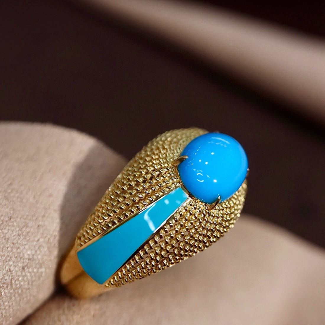 14k Gold 1.75 Ct Natural Blue Turquoise Ring - 7