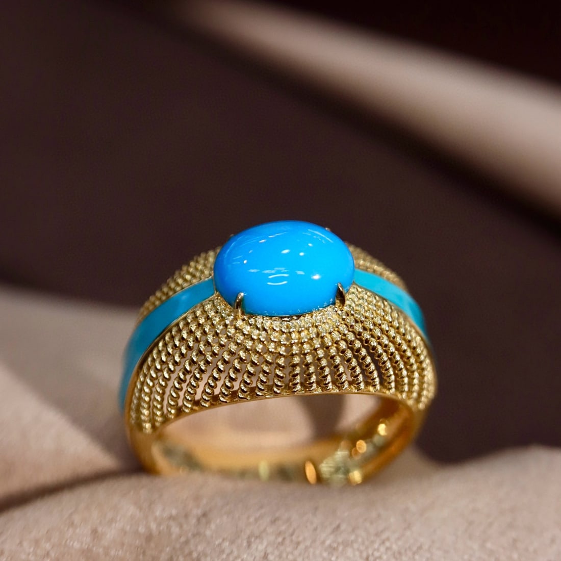 14k Gold 1.75 Ct Natural Blue Turquoise Ring - 8