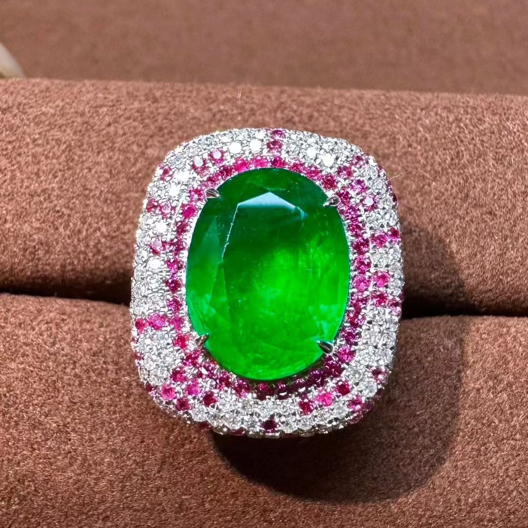 14k Gold 4.8 Ct Natural Emerald & Diamond Ring: Ref:231079099 // gold content:14k gold // ring size:7. 25 us // // main gemstone:emerald // shape:oval // carat weight:4. 8ct // color:green // treatment:natural // // adjacent gemstone 2 : diamond