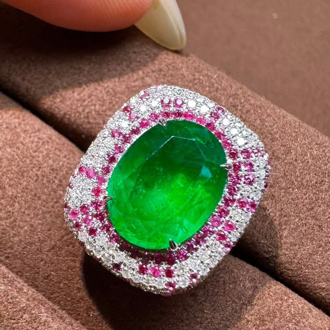 14k Gold 4.8 Ct Natural Emerald & Diamond Ring - 2