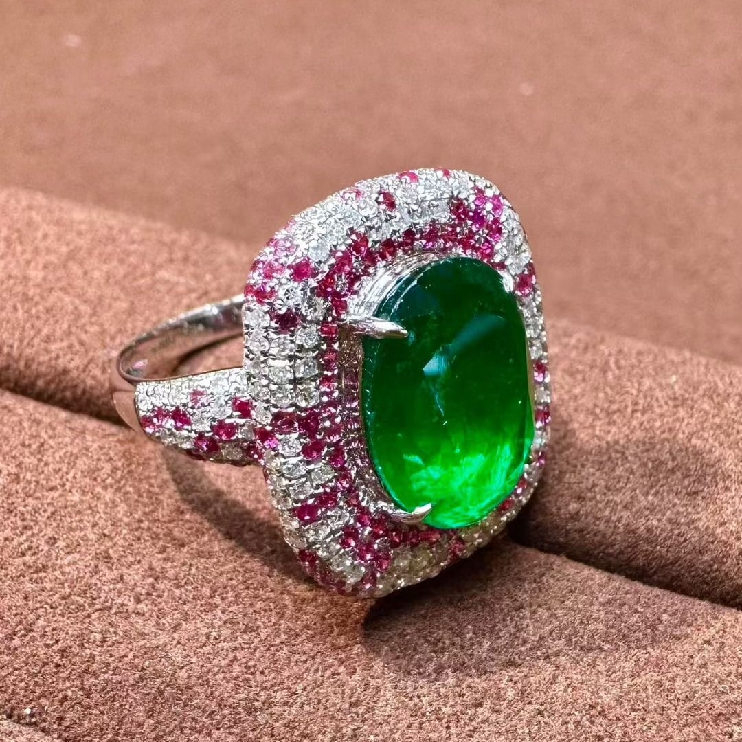 14k Gold 4.8 Ct Natural Emerald & Diamond Ring - 3