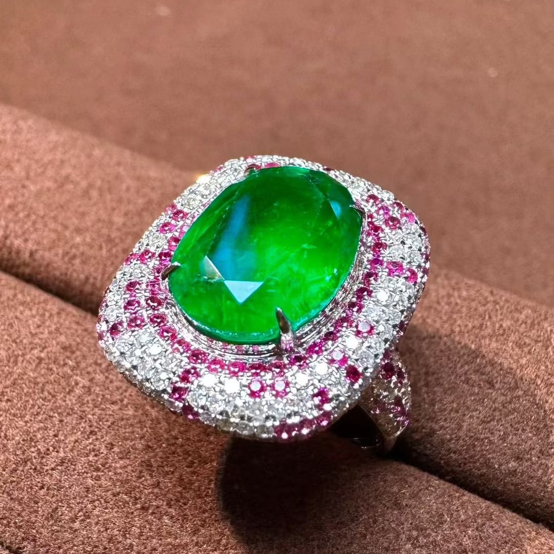 14k Gold 4.8 Ct Natural Emerald & Diamond Ring - 4