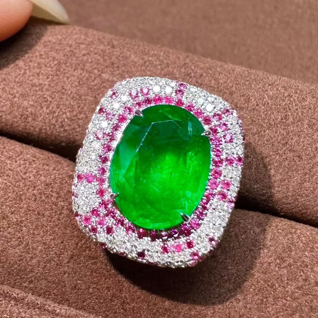 14k Gold 4.8 Ct Natural Emerald & Diamond Ring - 6