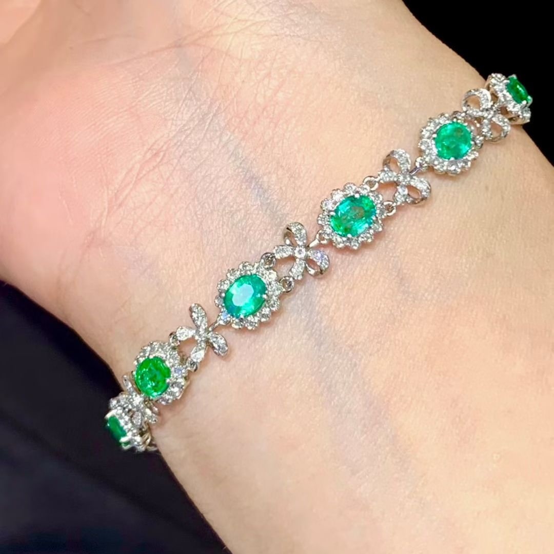 14k Gold 3 Ct Natural Emerald & Diamond Bracelet - 6