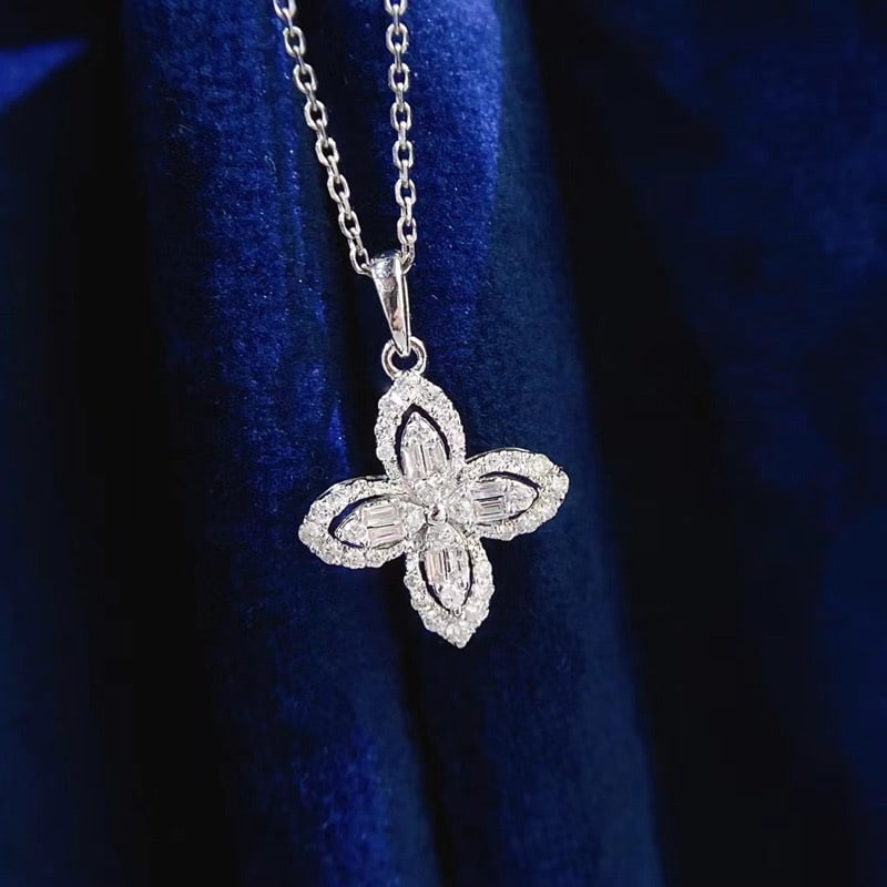 14k Gold 0.25 Ct Natural H Diamond Pendant( Without Chain ): Ref:231079153 // gold content:14k gold // main gemstone:diamond // shape:multiple // carat weight:0. 25ct // clarity grade:vs-si // color:h // treatment:natural // Condition: New Low Estimate: 1700