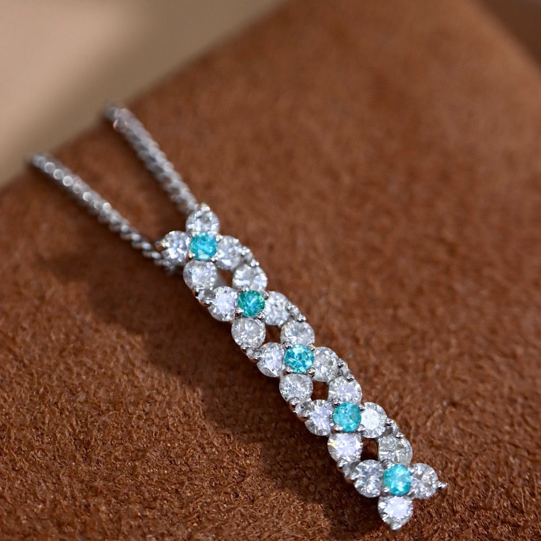 14k Gold 0.75 Ctw Natural Paraiba Tourmaline & Diamond Necklace: Ref:231079166 // gold content:14k gold // main gemstone:paraiba tourmaline // shape:round // carat weight:0. 09ct // color:blue // treatment:natural // cut grade:g // // adjacent gemstone 2 : diamond
