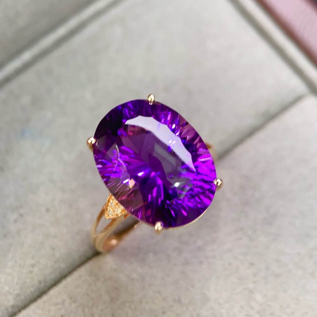 14k Gold 9.03 Ctw Natural Amethyst & Diamond Ring: Ref:231079172 // gold content:14k gold // ring size:7. 25 us // // main gemstone:amethyst // shape:oval // carat weight:9ct // color:purple // treatment:natural // // adjacent gemstone 2 : diamond //