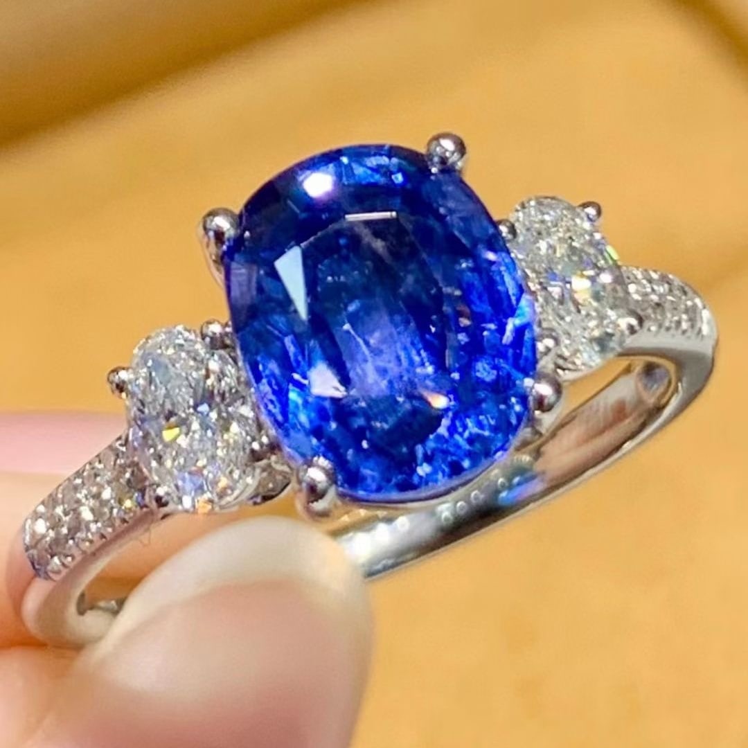 14k Gold 2.55 Ct Natural Sapphire & Diamond Ring: Ref:231079177 // gold content:14k gold // ring size:7. 25 us // // main gemstone:sapphire // shape:oval // carat weight:2. 55ct // color:blue // treatment:natural // // adjacent gemstone 2 : diamond /
