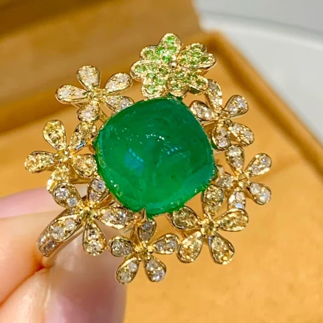 14k Gold 4.2 Ct Natural Emerald & Diamond Ring: Ref:231079216 // gold content:14k gold // ring size:7. 25 us // // main gemstone:emerald // shape:sugar-loaf // carat weight:4. 2ct // color:green // treatment:natural // // adjacent gemstone 2 :