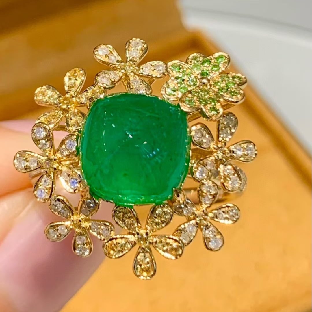 14k Gold 4.2 Ct Natural Emerald & Diamond Ring - 2
