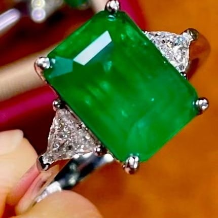 14k Gold 3.39 Ctw Natural Emerald & Diamond Ring: Ref:231079223 // gold content:14k gold // ring size:7. 25 us // // main gemstone:emerald // shape:octagonal // carat weight:3. 1ct // color:green // treatment:natural // // adjacent gemstone 2 :