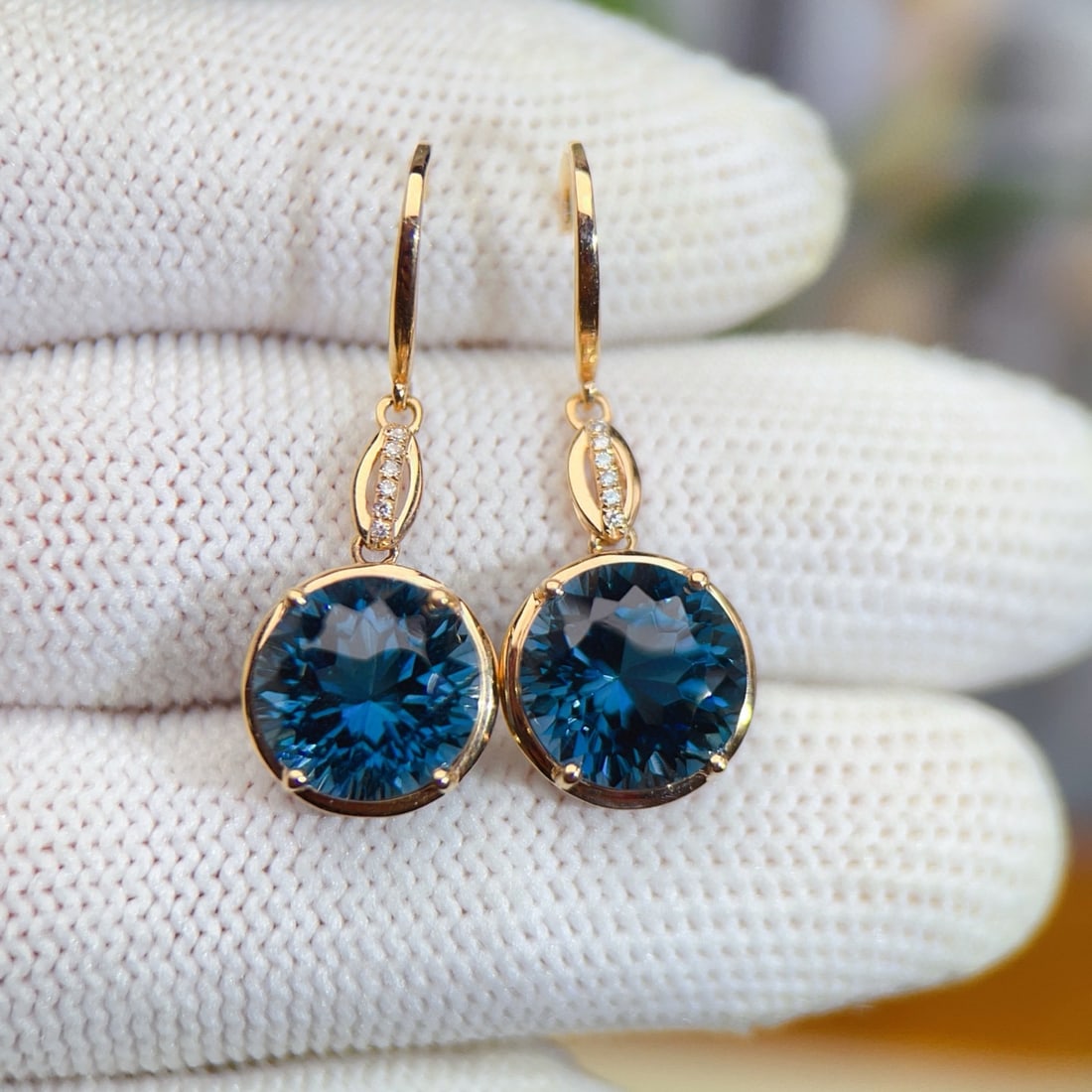 14k Gold 11.03 Ctw Natural Topaz & Diamond Earrings: Ref:231079238 // gold content:14k gold // main gemstone:topaz // number of stones:2 // shape:round // carat weight:11ct // color:blue // treatment:natural // cut grade:g // // adjacent gemstone 2 :