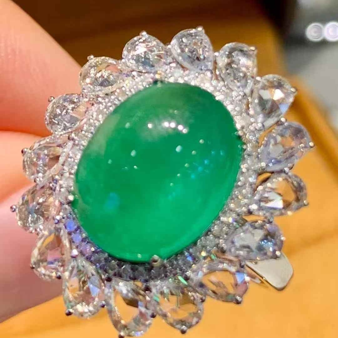 14k Gold 4.3 Ct Natural Emerald & Diamond & Sapphire Ring - 3