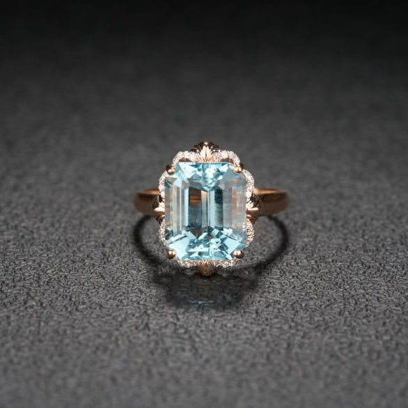 14k Gold 5.72 Ct Natural Aquamarine & Diamond Ring: Ref:231080050 // gold content:14k gold // ring size:7. 25us // // main gemstone:aquamarine // shape:octagonal // carat weight:5. 72ct // color:santa maria color // treatment:natural // // adjacent