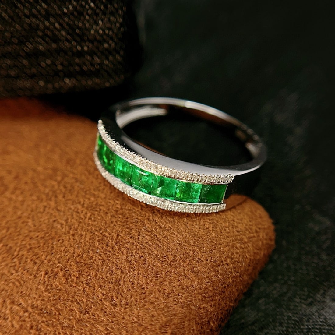 14k Gold 1.35 Ct Vivid Green Natural Emerald & Diamond Ring - 2