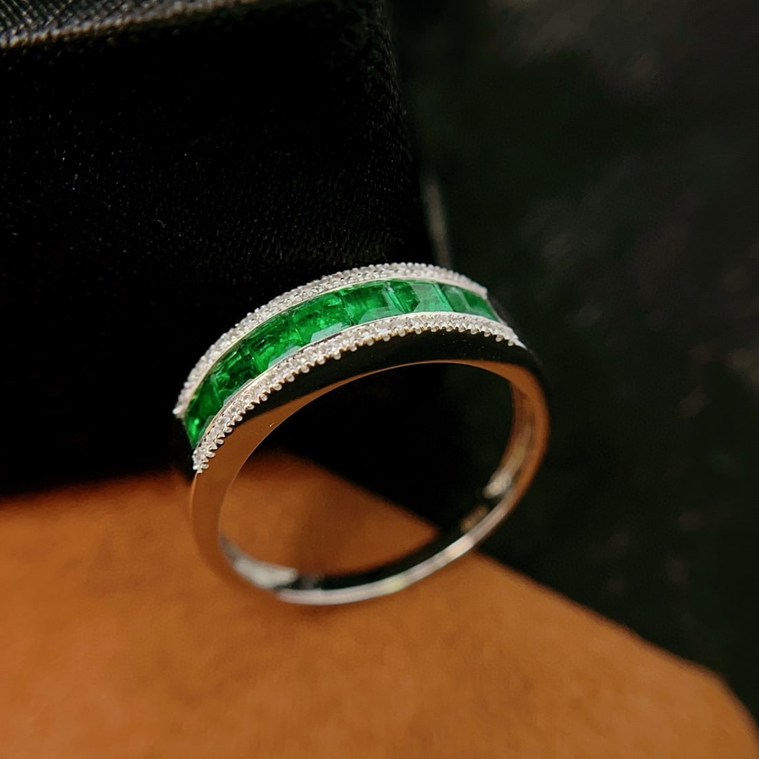14k Gold 1.35 Ct Vivid Green Natural Emerald & Diamond Ring - 3