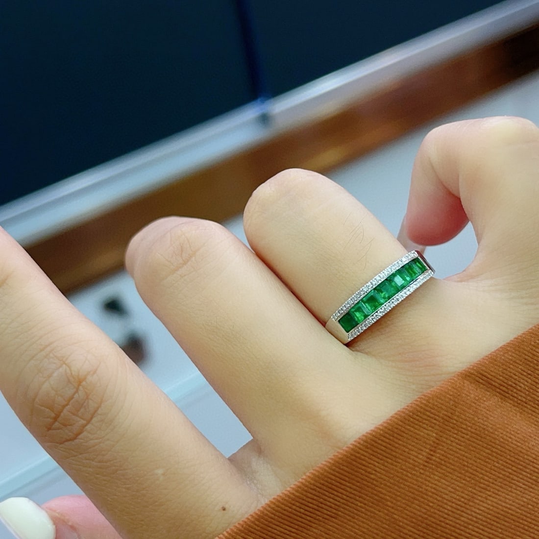 14k Gold 1.35 Ct Vivid Green Natural Emerald & Diamond Ring - 6
