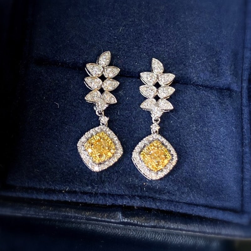 14k Gold 0.90 Ct Natural Color Diamond Earrings: Ref:231080072 // gold content:14k gold // main gemstone:diamond // shape:multiple // carat weight:0. 90ct // clarity grade:vs-si // color:color // treatment:natural // Low Estimate: 4600 Condition: Ne