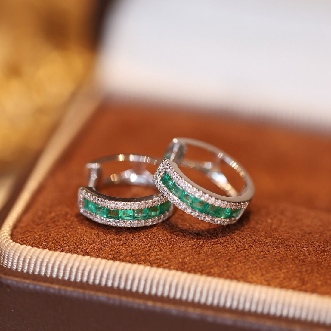 14k Gold 0.7 Ctw Natural Emerald & Diamond Earrings - 3