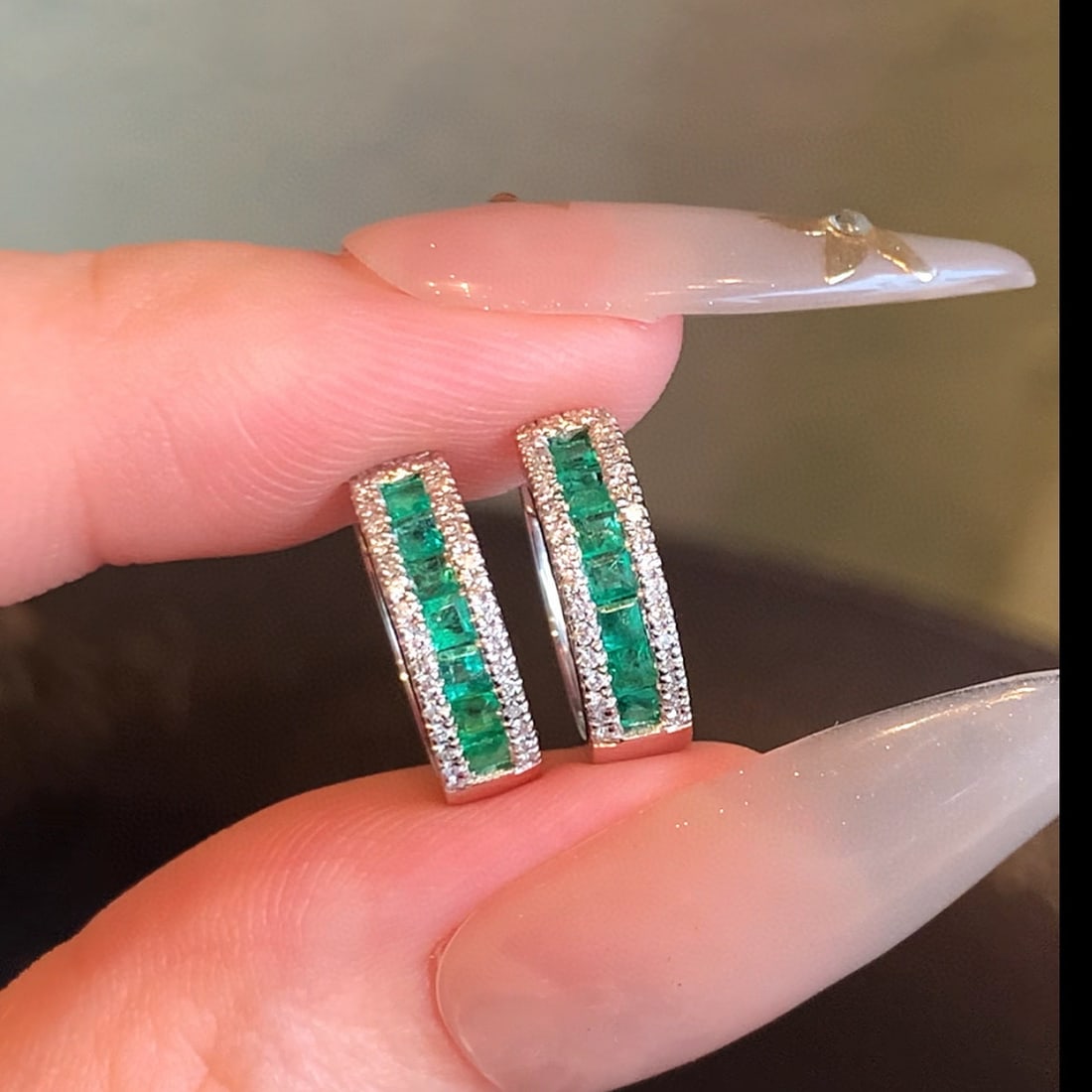 14k Gold 0.7 Ctw Natural Emerald & Diamond Earrings - 5