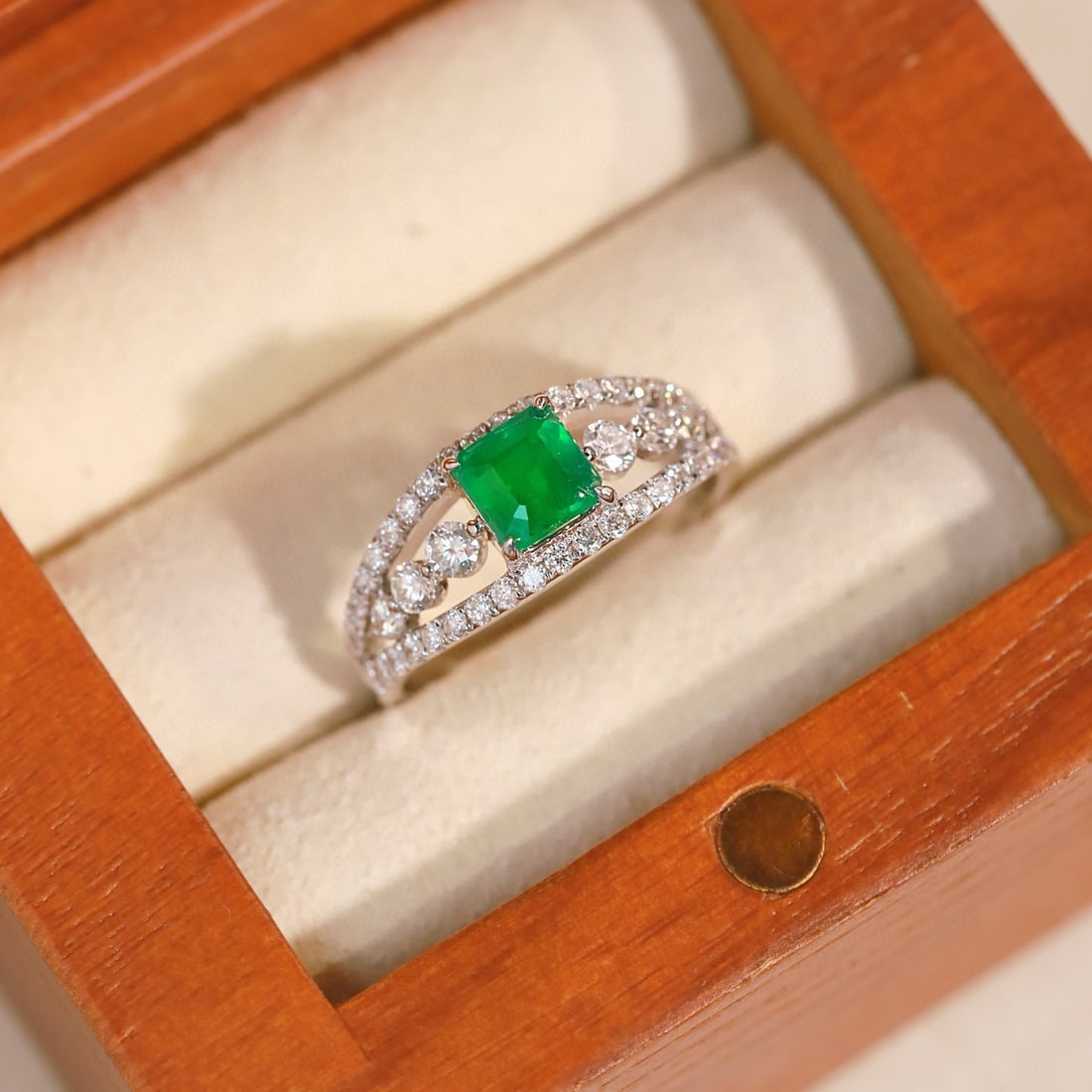 14k Gold 1.68 Ctw Vivid Green Natural Emerald & Diamond Ring - 3