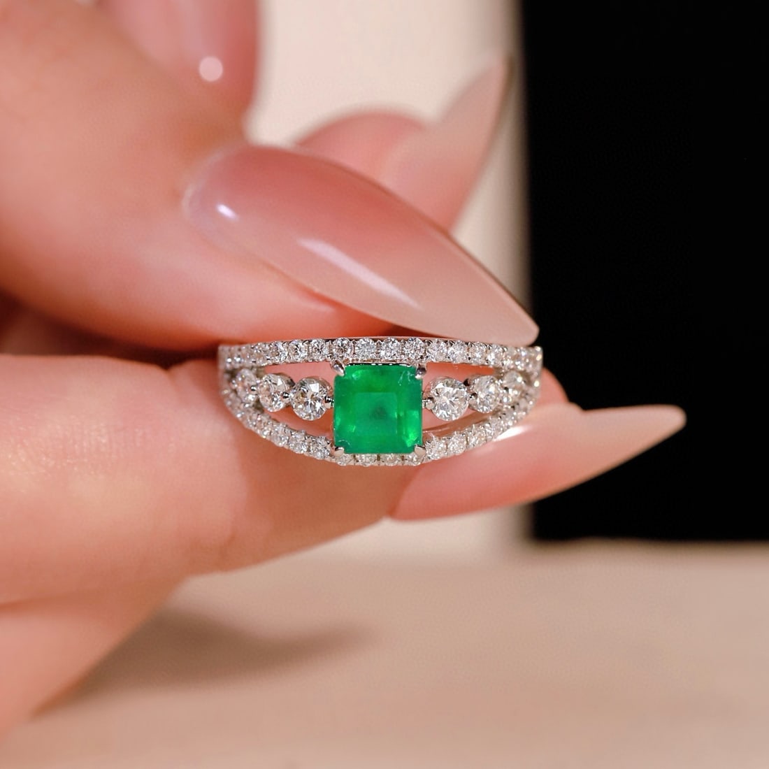 14k Gold 1.68 Ctw Vivid Green Natural Emerald & Diamond Ring - 4